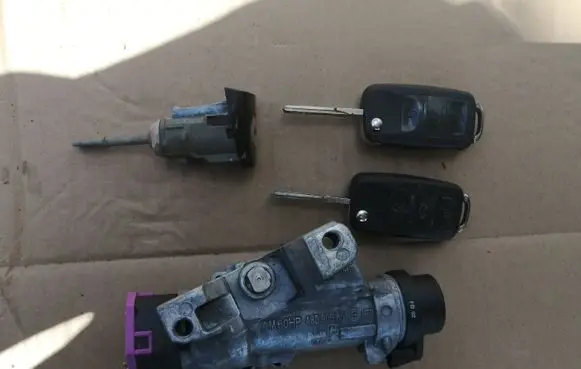 Volkswagen PASSAT B5.5 Ignition lock 4B0905851G