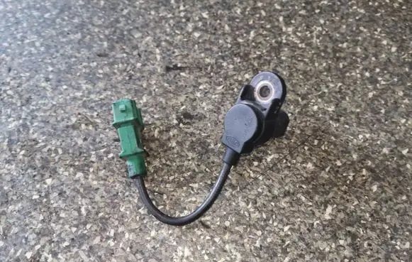 KIA Sportage Camshaft position sensor 3935037110