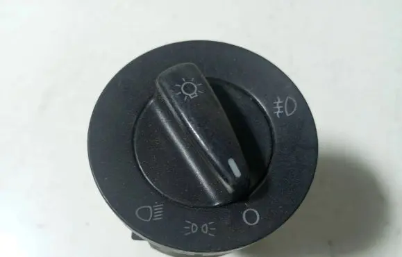 Volkswagen Golf IV Light switch 1C0941531 C1T3570