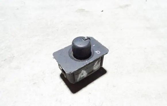 Wing mirror switch