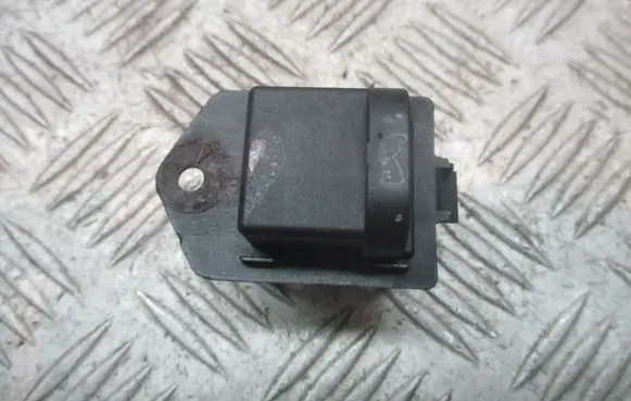 Renault Megane I Coolant fan relay 7700432779