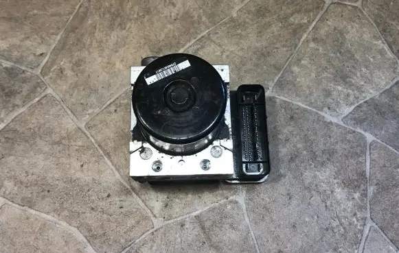 Mercedes-Benz C W204 ABS Pump A1729014100