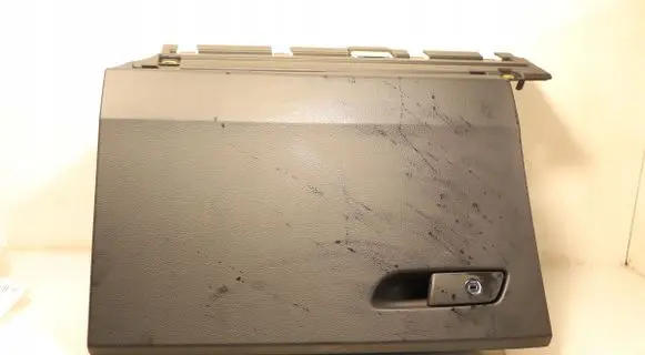 Glove box