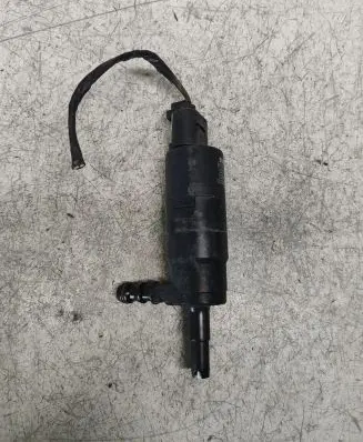 BMW X5 E70 Windscreen/windshield washer pump 837743003