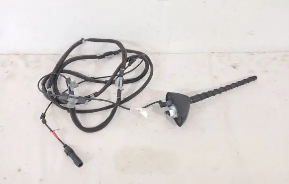 Hyundai i30 Aerial GPS antenna 962102L500