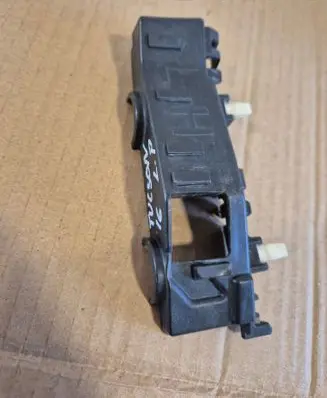 Hyundai Tucson TL Front bumper mounting bracket 86515D7000