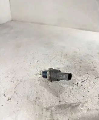 Mercedes-Benz E W211 Fuel pressure sensor A0041536728 0281002504
