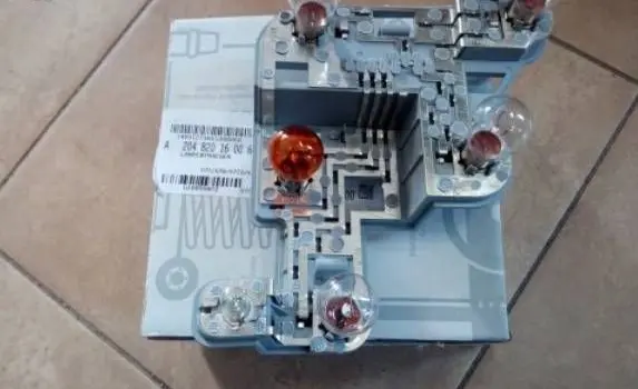 Mercedes-Benz C W204 Tail light bulb cover holder 2048201600 A2048201600 ULO3318