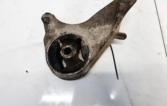 Chevrolet Captiva Engine mount bracket X04140