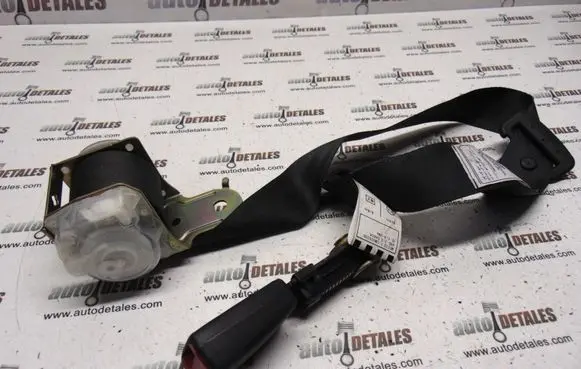 Toyota Camry Middle seatbelt (rear) D095806