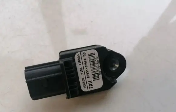 Toyota Corolla E120 E130 Airbag deployment crash/impact sensor 8983102020 89831-02020