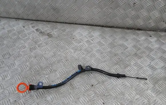 Volkswagen Golf VI Oil level dip stick