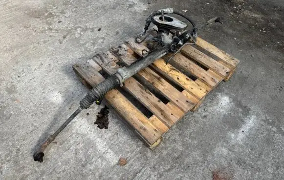 Ford Mondeo Mk III Steering rack 1S703550