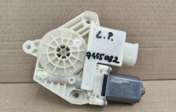 BMW X3 G01 Front door window regulator motor 7455082