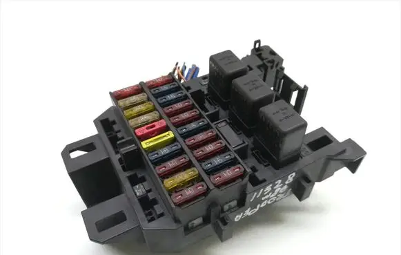 Isuzu Trooper Fuse module 7154-1352
