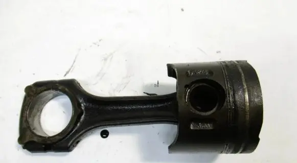 Mercedes-Benz Vito Viano W638 Piston 
