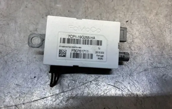 Volvo V70 Aerial antenna amplifier 20131203