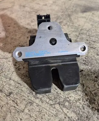Ford Focus Tailgate/trunk/boot lock/catch/latch 8M51R442A66AC 220409 01041155002