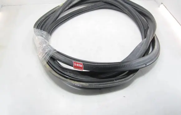 Trunk rubber seal (body)