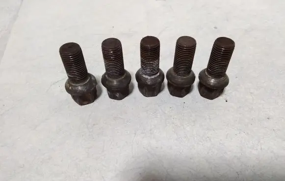 Volkswagen PASSAT B6 Nuts/bolts 