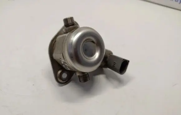 BMW 5 F10 F11 Fuel injection high pressure pump 13517610761 13518604231