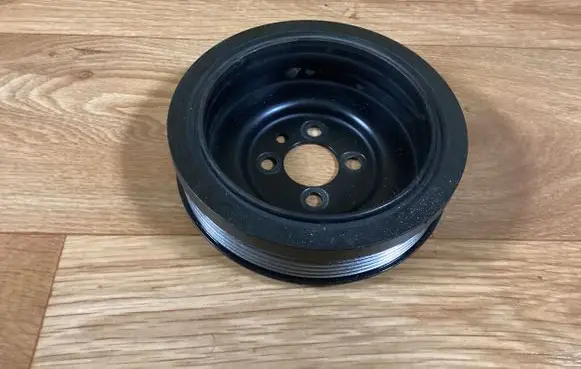 Volkswagen PASSAT B6 Crankshaft pulley 03G105243