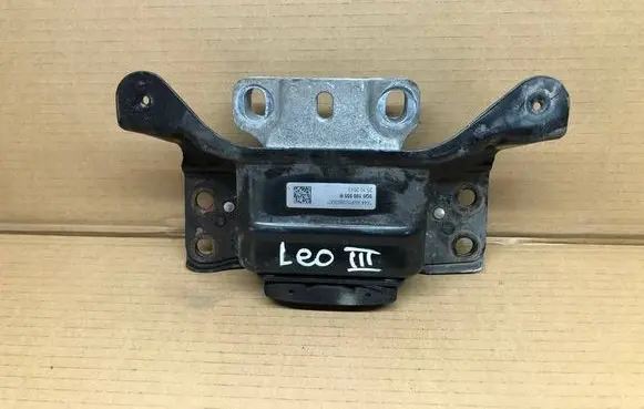 Seat Leon (5F) Engine mount bracket 5Q0199555R 25102013