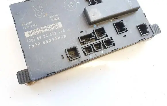 Mercedes-Benz E W211 Door control unit/module 2118208285 00401304
