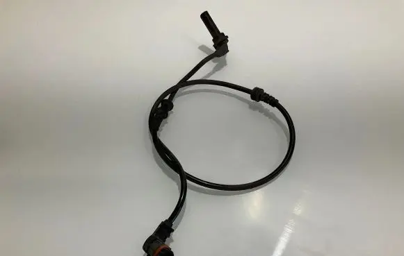 Mercedes-Benz E W212 ABS brake wheel speed sensor A2125400117 2125400117