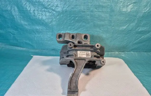 Volkswagen Golf VII Engine mount bracket 5Q0199262BH 17072015 X44TAEG3112000