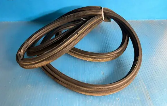 Opel Astra K Rubber seal loading door 39211970