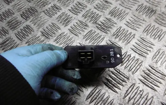 Mitsubishi Space Star Heater blower fan relay 