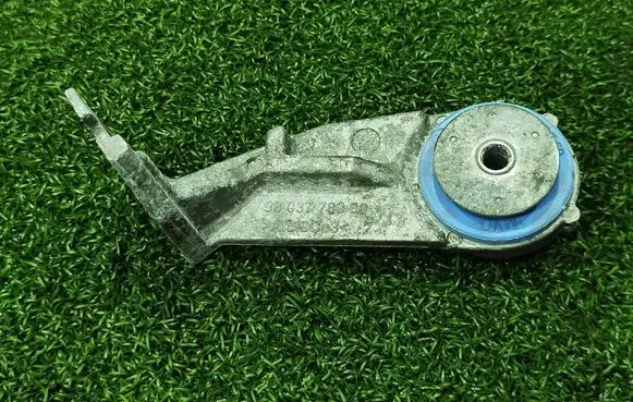 Peugeot 3008 II Radiator mount bracket 9803778880