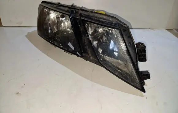 Skoda Octavia Mk4 Headlight/headlamp 5E1941016C