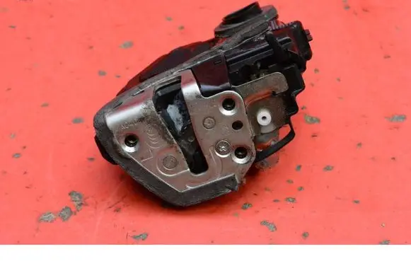 Toyota Auris 150 Rear door lock 