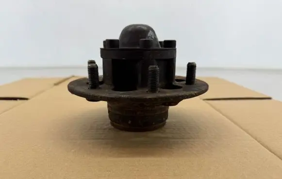 Opel Frontera B Front wheel hub