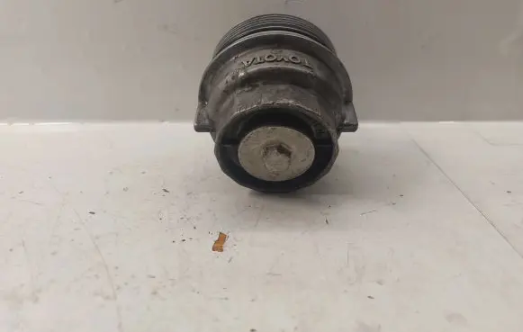 Toyota Avensis T250 Oil filter cover 156200R010