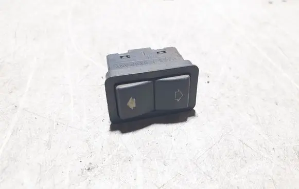 BMW 5 E39 Electric window control switch 8368974