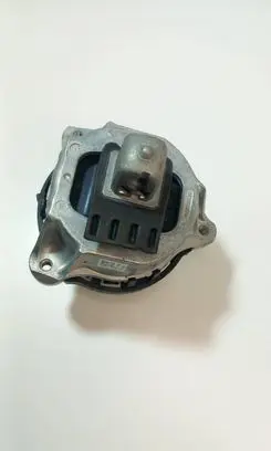 BMW 5 G30 G31 Engine mount bracket 6860482