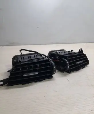 Mercedes-Benz C W204 Dash center air vent grill A2048308454