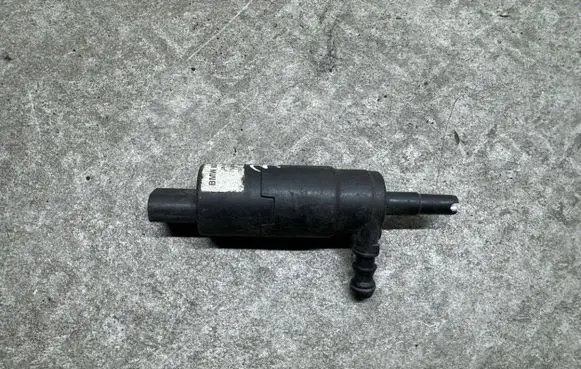 BMW X5 E70 Headlight washer pump 8377430