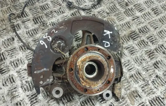 Citroen C4 II Picasso Front wheel hub