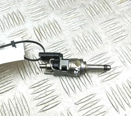 Volvo XC60 Fuel injector 32140007