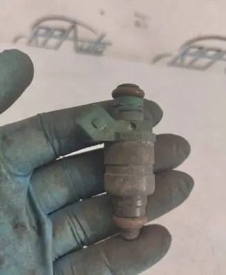 Volkswagen Sharan Fuel injector 037906031AA