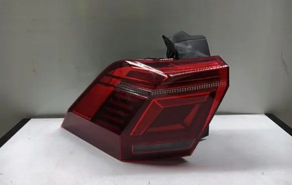 Volkswagen Tiguan Rear/tail lights 5NA945207
