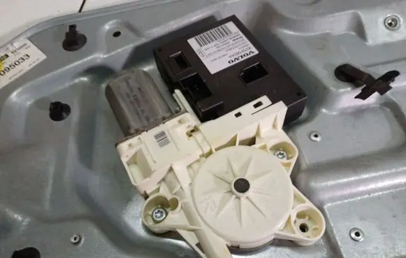 Volvo V50 Front door window regulator motor 30797082AA