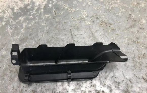 Volkswagen Tiguan Intercooler air guide/duct channel 5R3129621BILI 5R3129621