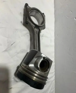 Volvo V70 Piston with connecting rod