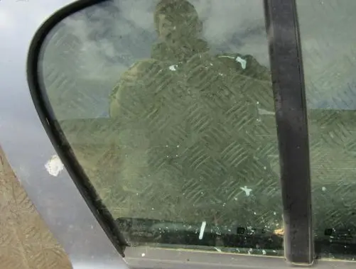 Opel Astra H Rear vent window glass 