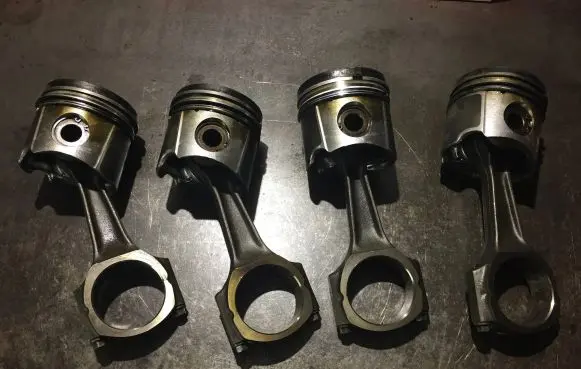 Land Rover Freelander Piston with connecting rod 084157